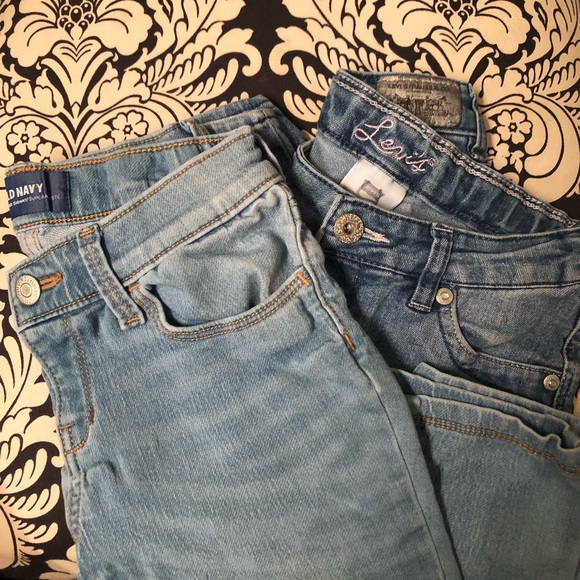 does old navy sell levis